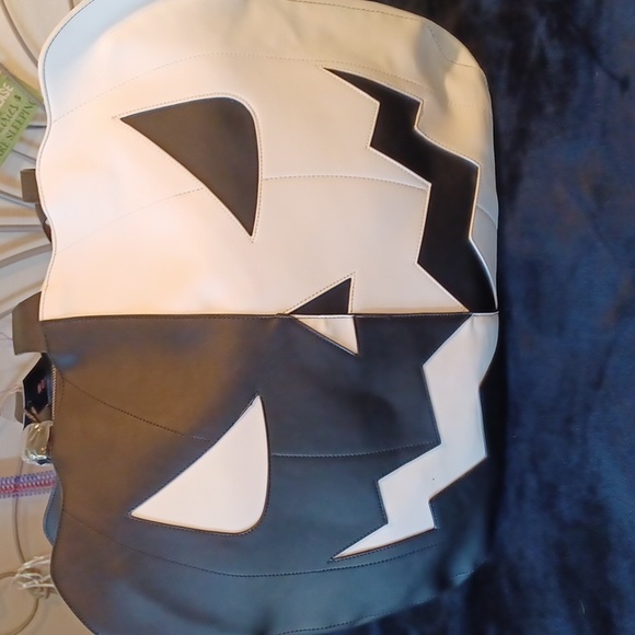 TRICKZ N TREATZ BLACK/WHITE PUMPKIN SUPER HUGE WEEKENDER NICE TRAVEL BAG - Picture 9 of 14